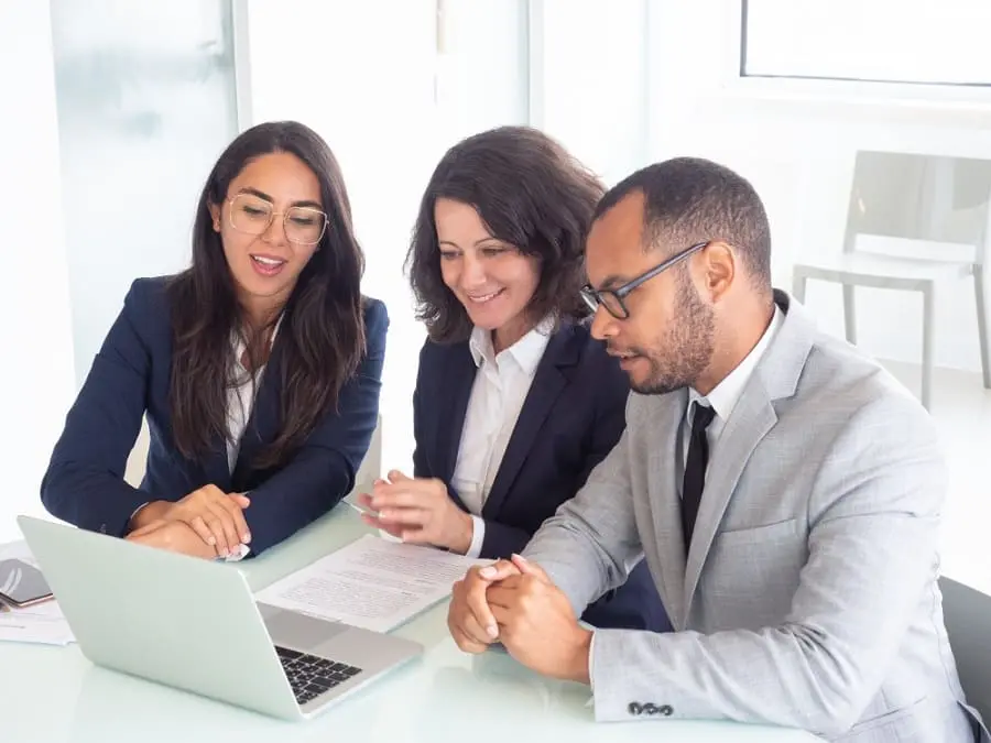 How do PRO Services help in a Business Setup in the UAE?